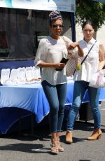 JAZMYN SIMON Shoping at Farmer