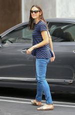 JENNIFER GARNER Out and About in Los Angeles 08/23/2017