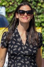 JENNIFER GARNER Out in Pacific Palisades 08/27/2017