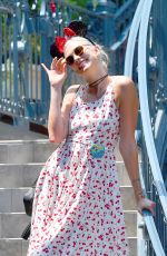 KARLIE KLOSS Celebrates Her 25th Birthday with $15,000 Lunch at Disneyland 08/04/2017
