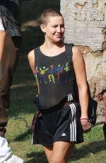 KATE HUDSON Shows Haircut on the Set Sister in Los Angeles 08/21/2017