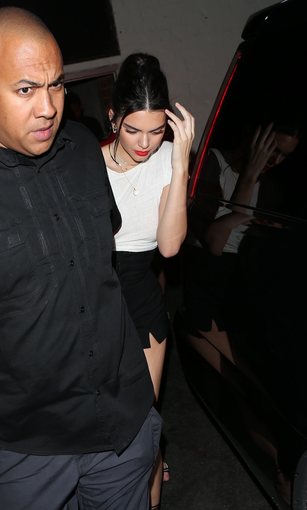 KENDALL JENNER Leaves Delilah KENDALL JENNER Leaves Delilah