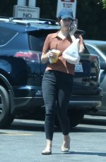 LANA DEL REY Out for Lunch at Oaks Gourmet Market in Los Feliz 08/26/2017