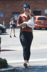 LANA DEL REY Out for Lunch at Oaks Gourmet Market in Los Feliz 08/26/2017