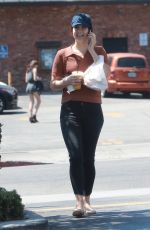 LANA DEL REY Out for Lunch at Oaks Gourmet Market in Los Feliz 08/26/2017