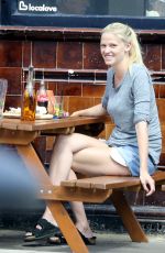LARA STONE Lunch with a Friend in London 08/20/2017
