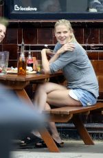 LARA STONE Lunch with a Friend in London 08/20/2017