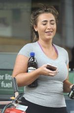 LAUREN GOODGER at a Gas Station in Essex 08/23/2017