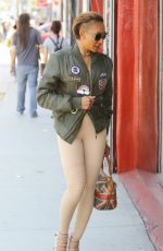 MELANIE BROWN Shopping at For the Stars Fashion House in West Hollywood 08/14/2017