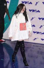 NOAH CYRUS at 2017 MTV Video Music Awards in Los Angeles 08/27/2017