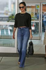 OLIVIA MUNN Arrives in Vancouver 08/08/2017