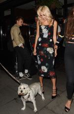 PIXIE LOTT Leaves Oliver Conquest Pub in London 08/04/2017