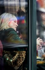 SANDRA BULLOCK and CATE BLANCHETT on the Set of Ocean