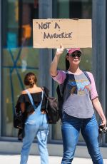 SARAH SILVERMAN Hailing a Cab in New York 08/30/2017
