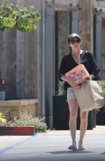 SHANNEN DOHERTY and Kurt Iswarienko Shoping at Vintage Grocers in Malibu 08/14/2017