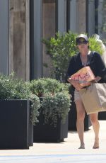 SHANNEN DOHERTY and Kurt Iswarienko Shoping at Vintage Grocers in Malibu 08/14/2017