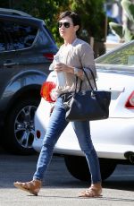 SHANNEN DOHERTY Shopping at Petstaurant in Sherman Oaks 08/22/2017