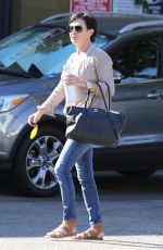 SHANNEN DOHERTY Shopping at Petstaurant in Sherman Oaks 08/22/2017