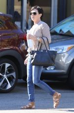 SHANNEN DOHERTY Shopping at Petstaurant in Sherman Oaks 08/22/2017