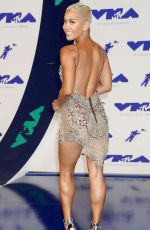 SIBLEY SCOLES at 2017 MTV Video Music Awards in Los Angeles 08/27/2017