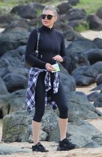 STACY FERGIE FERGUSON on Vacation in Hawaii 08/09/2017