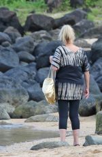 STACY FERGIE FERGUSON on Vacation in Hawaii 08/09/2017