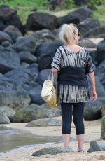 STACY FERGIE FERGUSON on Vacation in Hawaii 08/09/2017