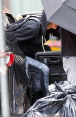 TAYLOR SWIFT in Tight Leggings Arrives at Her Apartment in New York 07/24/2017