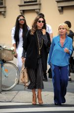 ALBA PARIETTI Shoping at a Jewelery Boutique in Milan 09/25/2017