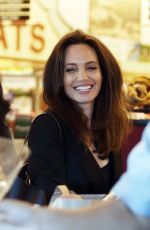 ANGELINA JOLE Shopping Grocery in Los Feliz 09/24/2017