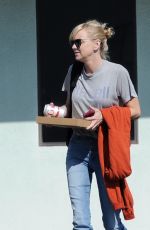 ANNA FARIS Emerges for the First Time Since Filing for Divorce with Chris Pratt 09/05/2017