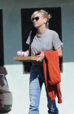 ANNA FARIS Emerges for the First Time Since Filing for Divorce with Chris Pratt 09/05/2017