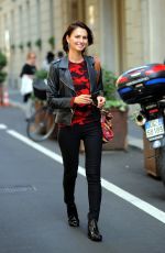 ANNA SAFRONCIK Out for Lunch in Milan 09/25/2017