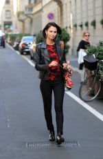 ANNA SAFRONCIK Out for Lunch in Milan 09/25/2017