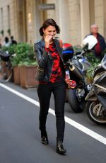 ANNA SAFRONCIK Out for Lunch in Milan 09/25/2017