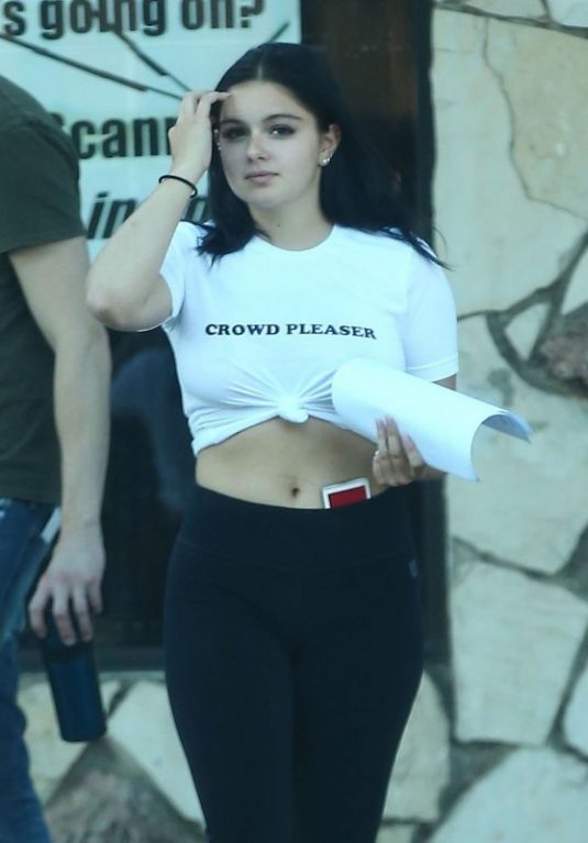 ARIEL WINTER Get Gun Permits in Burbank 09/26/2017