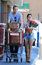ARIEL WINTER Leaves Grocery Store in Studio City 09/27/2017