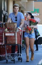 ARIEL WINTER Leaves Grocery Store in Studio City 09/27/2017
