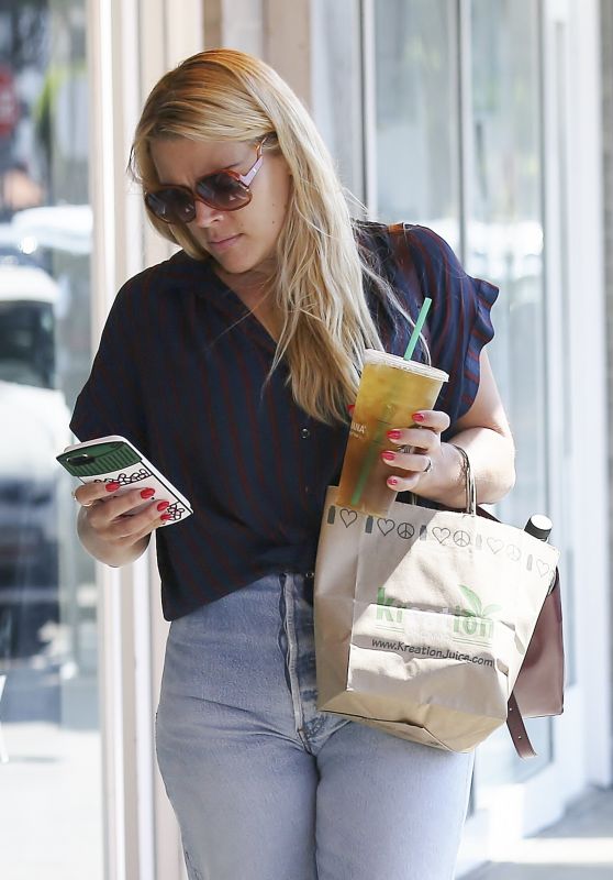 BUSY PHILIPPS Out and About in Los Angeles 09/26/2017