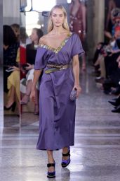 CANDICE SWANEPOEL at Bottega Veneta Fashion Show at Milan Fashion Week