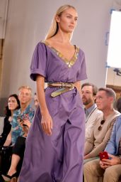 CANDICE SWANEPOEL at Bottega Veneta Fashion Show at Milan Fashion Week