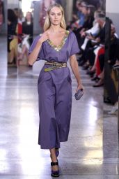 CANDICE SWANEPOEL at Bottega Veneta Fashion Show at Milan Fashion Week