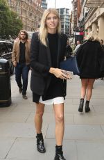 DEVON WINDSOR Arrives at Tommy Hilfiger Fashion Show at London Fashion Week 09/19/2017