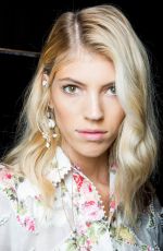 DEVON WINDSOR at Zimmermann Fashion Show
