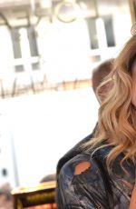 DOUTZEN KROES at Color Riche L