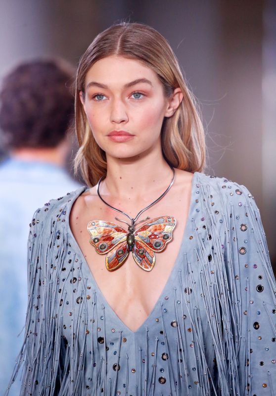 GIGI HADID at Bottega Veneta Fashion Show in Milan 09/23/2017