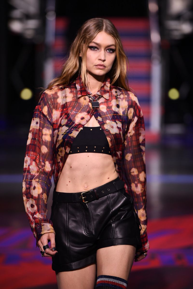 GIGI HADID at Tommynow Fall 2017 Fashion Show at London Fashion Week 09/19/2017 GIGI HADID at Tommynow Fall 2017 Fashion Show at London Fashion Week 09/19/2017