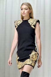 GIGI HADID at Versace Fashion Show at Milan Fashion Week