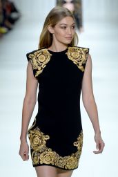 GIGI HADID at Versace Fashion Show at Milan Fashion Week