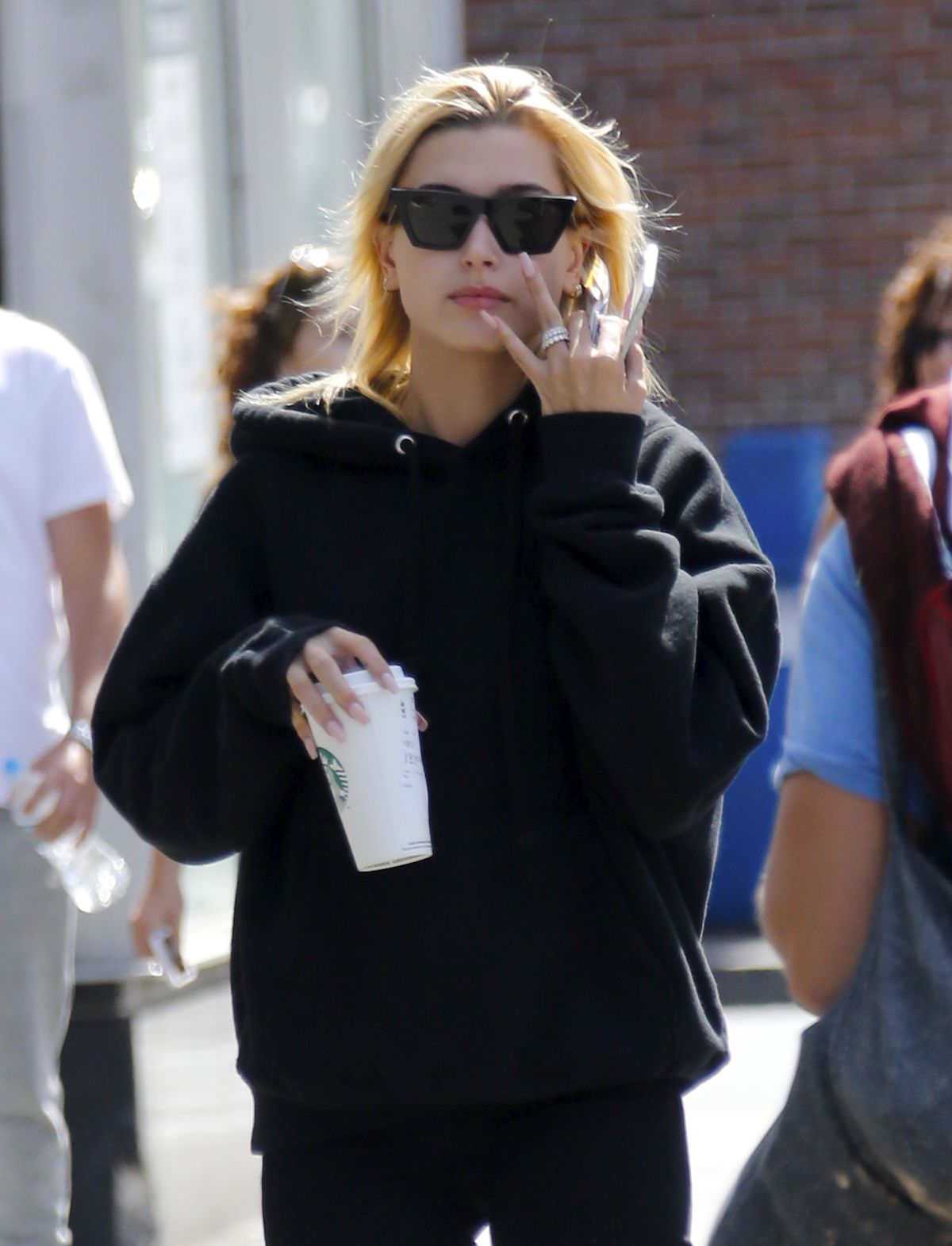 HAILEY BALDWIN Leaves Starbucks in New York 09/01/2017 HAILEY BALDWIN Leaves Starbucks in New York 09/01/2017